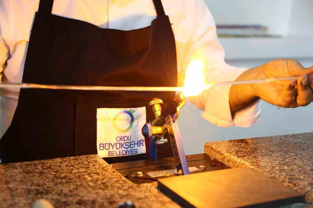 CAM KURSU KALDIĞI YERDEN DEVAM EDİYOR